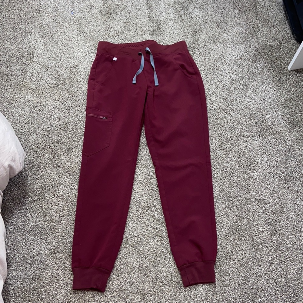 Figs burgundy joggers size small